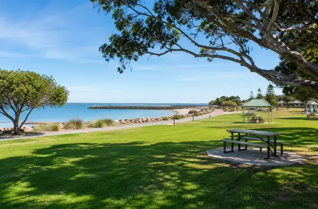 Stansbury foreshore close to the compact town centre shopping area